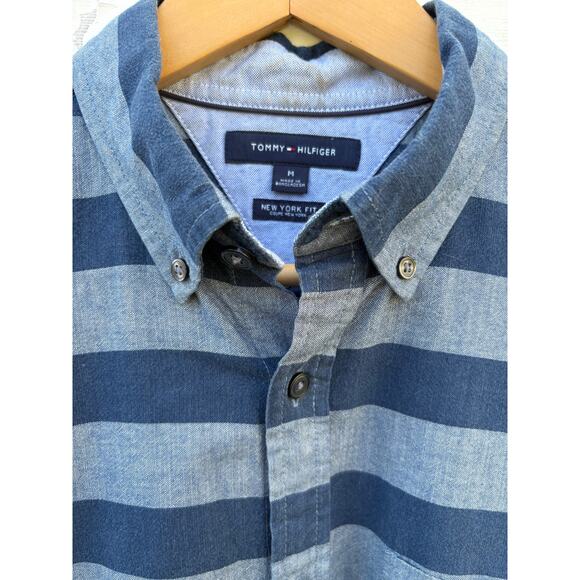 Tommy Hilfiger Button Down Camp Shirt Mens M Blue Stripe 100% Cotton Preppy - Picture 2 of 6